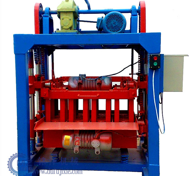 半自動(dòng)水泥磚機(jī)