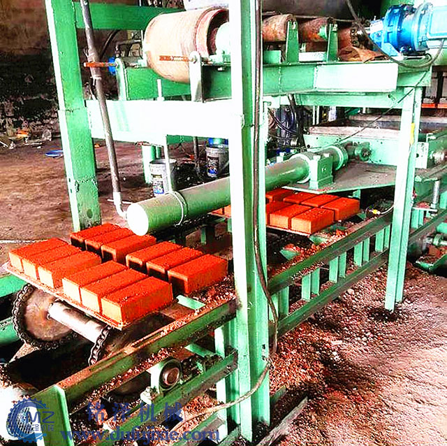 液壓透水磚機客戶現場