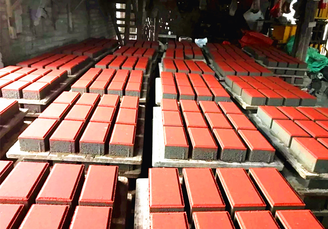 小型透水磚機客戶現場