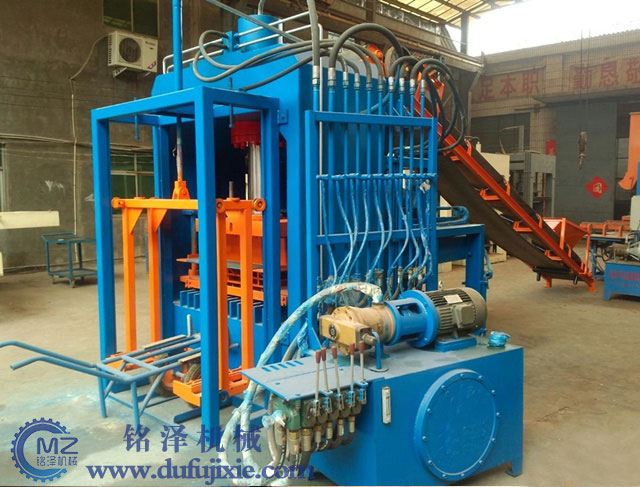 液壓砌塊成型機